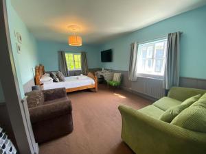 Deluxe Family Room room in Blazing Donkey Country Hotel