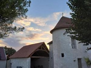 Gîte Authentique en Berry - Étang de Pêche, Confort Moderne, À 10 min du Spa - FR-1-591-406