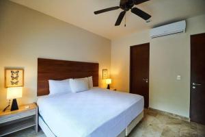 Zen Oasis Swim Up Condo Pool W Tiki Hut Bar + Gym