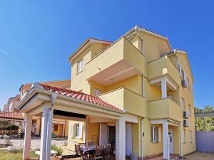 Apartments with parking space Cizici, Krk - 22046