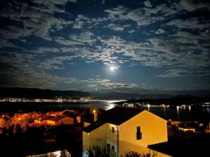 Apartments with parking space Cizici, Krk - 22046 