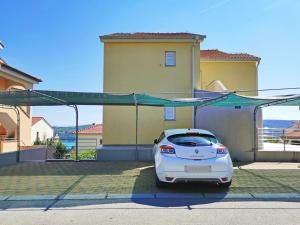 Apartments with parking spaces Cizici, Krk - 22046