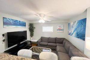 Sunny Beach Getaway A1 Ocean Block Walk to Beach