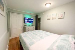 Sunny Beach Getaway A1 Ocean Block Walk to Beach