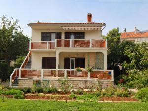 Apartments by the sea Cizici, Krk - 22259 