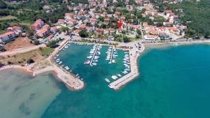 Apartments by the sea Cizici, Krk - 22259 