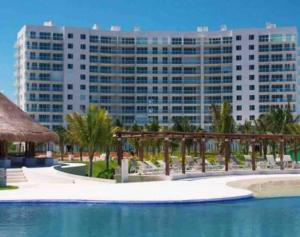 LUXURY CONDO BEACHFRONT AMARA
