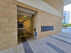 Rocha Prime Center Garage Flat