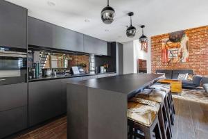 Ultra-chic Top Floor New York Style Loft Apartment