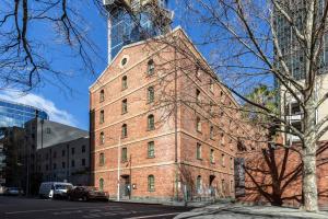 Ultra-chic Top Floor New York Style Loft Apartment