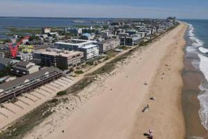 Modern 3BR Ocean Block Apt Walk to the Beach