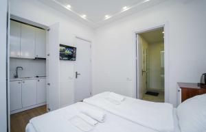 Hotel type room with mini kitchen and balcony on Melikishvili, city center