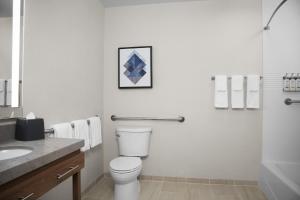 King Studio Suite - Disability Access Tub/Non-Smoking room in Candlewood Suites Alexandria - Fort Bevoir