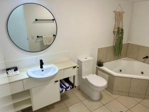 Bargara Oceanfront Luxury Grd Flr Apartment