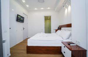 Hotel type room with mini kitchen and balcony on Melikishvili, city center