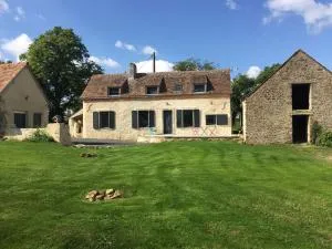Charmante Fermette avec Jardin, Terrasse et 4 Chambres - Idéale pour Familles et Amis - FR-1-410-436 - Joué-en-Charnie