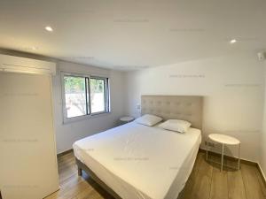 Villa moderne avec piscine et climatisation - FR-1-100-328