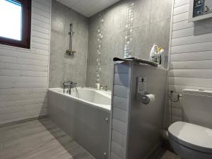 Maisons de vacances Maison Sainte-Helene, 6 pieces, 8 personnes - FR-1-397-77 : photos des chambres
