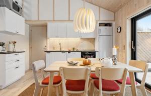 Cozy Home In Ebeltoft With Kitchen
