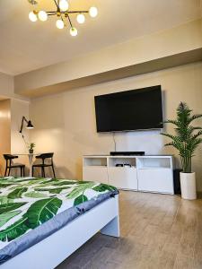 Brand New Central Convenience Studio Condo with Balcony in Araneta City Cubao