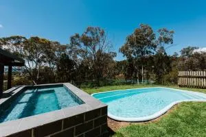 'Tyalla Lodge' Unique Luxe Design in the Mountains - Grattai