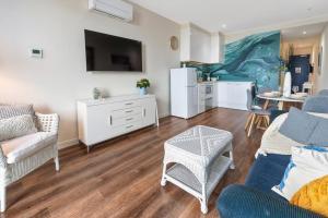 Sails by the Bay - Ocean Views - Wi-Fi - Netflix