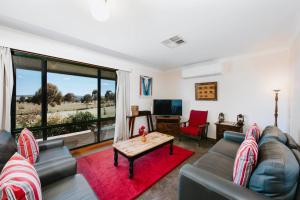 Ithaca Farm Cottage - Country View Seclusion