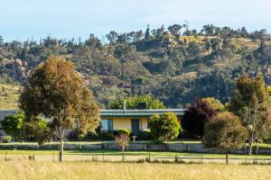 Ithaca Farm Cottage - Country View Seclusion
