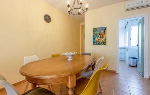 Cozy Apartment In Santiago De La Ribera