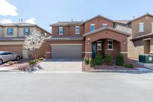 Sunny Vegas Oasis Escape - جين