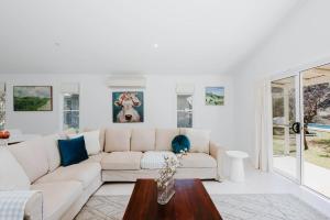 Seven Tree Hill - An Enchanting Family Homestead