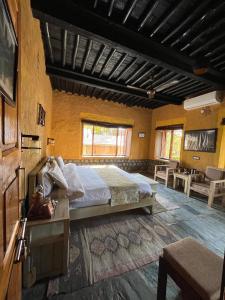 Prakriti Aalay - Riverside Mountain View Boutique Eco Resort