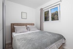 Brand new apartments Villa Tereza Icici, 100m from the beach