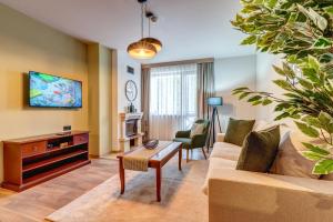 Two-Bedroom Apartment with Fireplace room in Mountain Lake Hotel