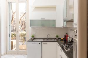 ArtStay - Exclusive Apt, Free Parking, Metro, Tram