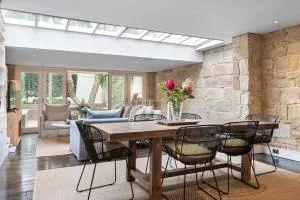 Elegant Paddington Sandstone Cottage with Parking - Centennial Park