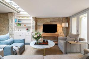 Elegant Paddington Sandstone Cottage with Parking