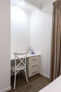 Rojo at Island Views—A Breezy Beachfront Retreat