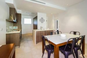 Orchid at Temple Resort - A Swim-out Tropical Oasis