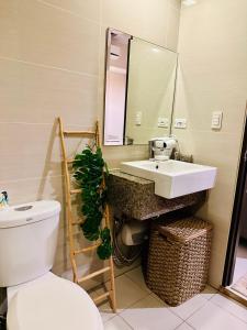 Uptown BGC 1BR Suite Room by Christine Suites Ph