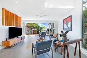 'Seaside Garden' Luxe Living at Sunset Beach - Parap