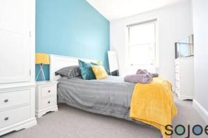 Stunning split level apartment with roof terrace