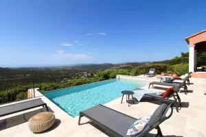 BELLE VUE Villa climatisée pour 8 personnes avec piscine chauffée et vue mer panoramique à La Londe-les-Maures - 科洛布里埃