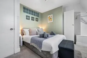 2-BR Stunning, Stylish Southsea Apt, Great Views, EASTER SPECIAL OFFER! Spacious & Free Parking Permit, Sleeps 4 - by Blue Puffin Stays - Selsey