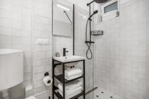 Chic Monochrome Flat