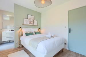 Maisons d'hotes Bright and renovated house for 8 people parking : photos des chambres