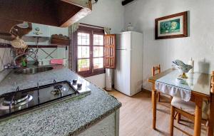 Cozy Home In Benalaureia With Kitchen