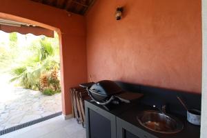Villas BELLE VUE Villa climatisee pour 8 personnes avec piscine chauffee et vue mer panoramique a La Londe-les-Maures : photos des chambres