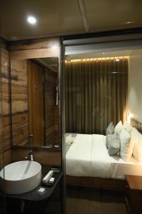 Mango Leaf Lake Resort