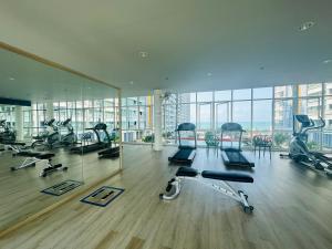 Seaview beach room Lumpini-pool and gym face to ocean